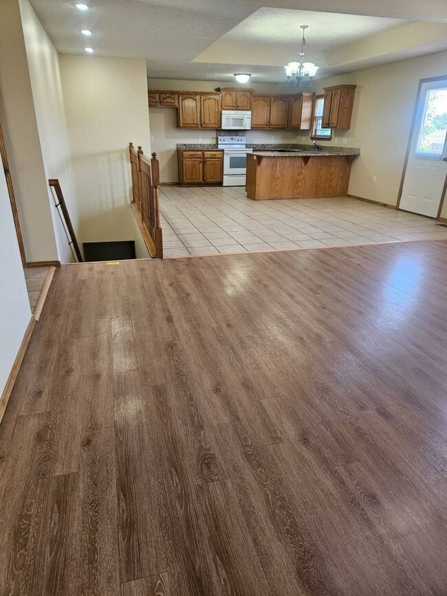 Building Photo - WOW! Look at this property ! You cant beat this price in NIXA-3200 SQ FT