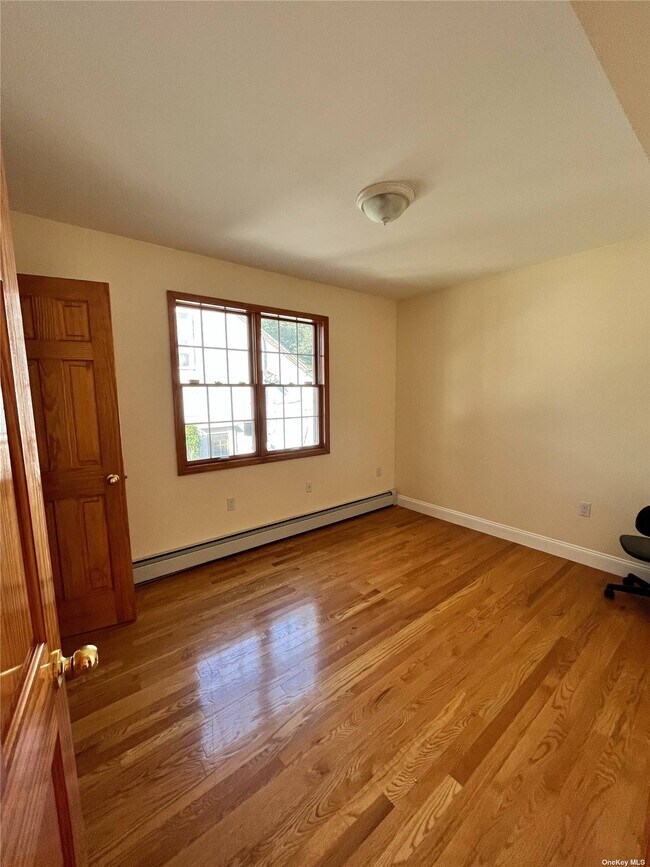 Foto del edificio - 64-54 233rd St