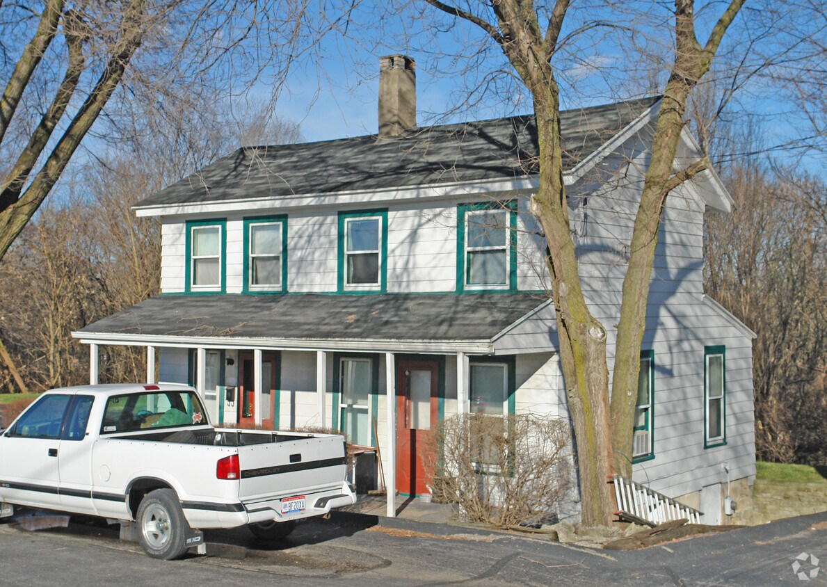 Primary Photo - 102 S Main St