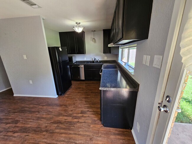Foto del edificio - 2440 Ridgeview Rd