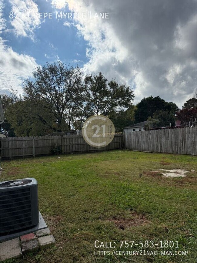 Foto del edificio - 821 Crepe Myrtle Ln