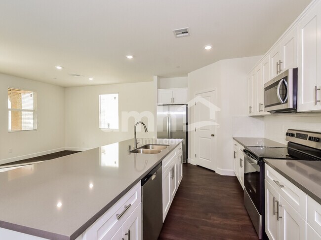 Foto del edificio - 297 Austin Bellerose Place