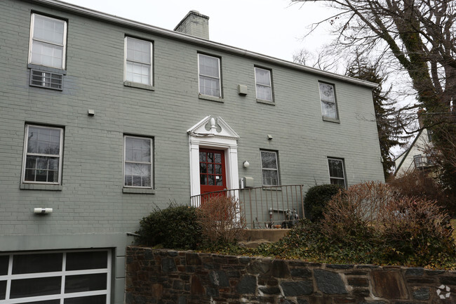 Building Photo - 205 N Essex Ave