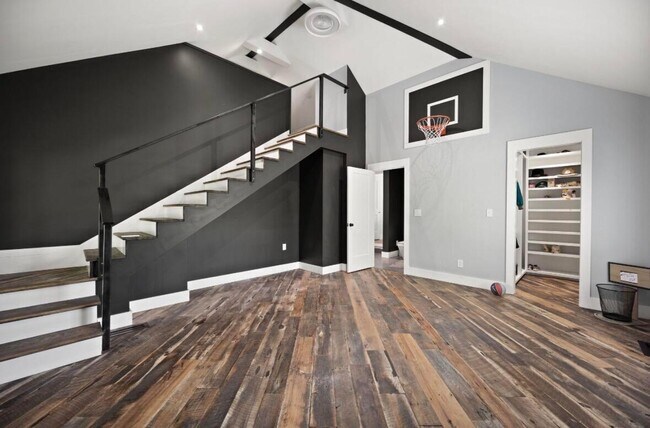 Building Photo - 104 Barkley