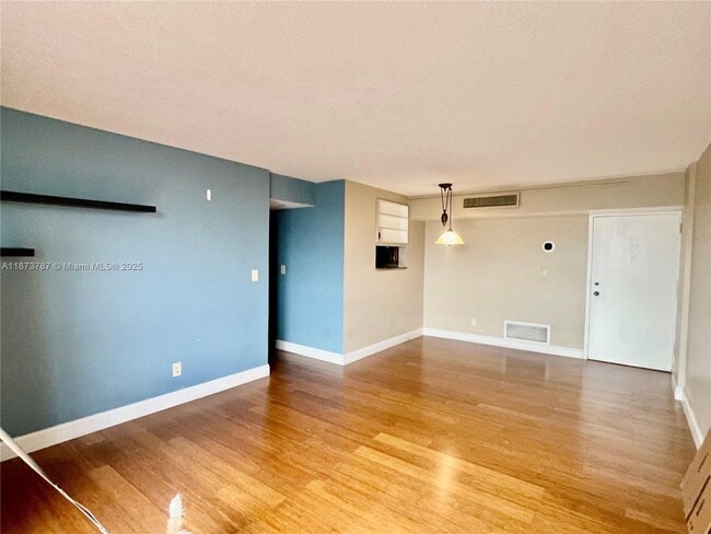 Building Photo - 2715 Tigertail Ave