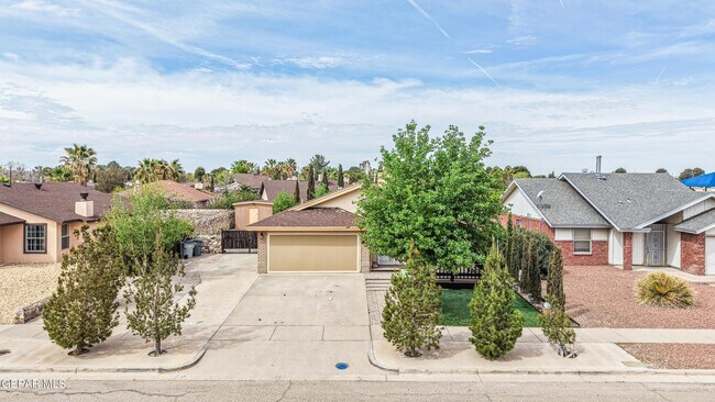 Foto del edificio - 5733 Saplinas Rd