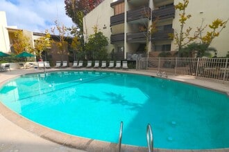 Building Photo - 1621 Hotel Cir S