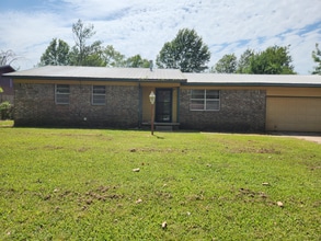 Building Photo - 1108 Southview Ln