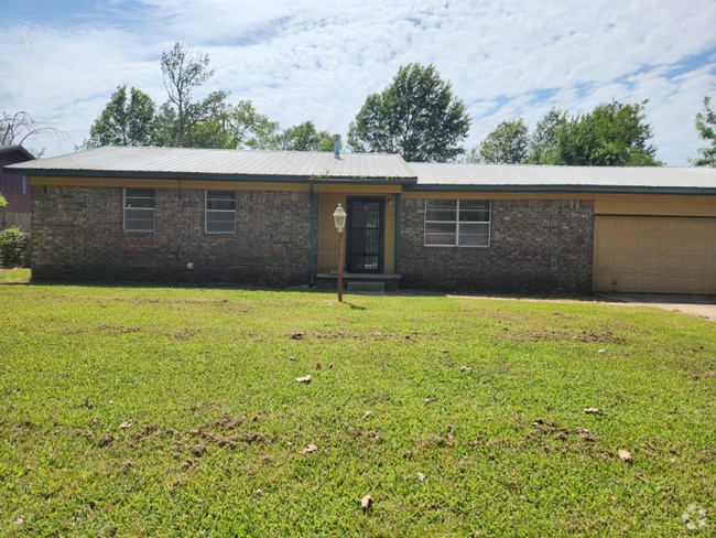 Building Photo - 1108 Southview Ln