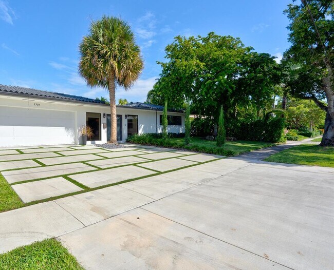 Foto del edificio - 2305 Magnolia Dr