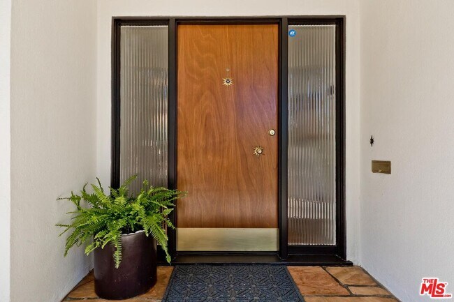 Foto del edificio - 5015 W 8th St