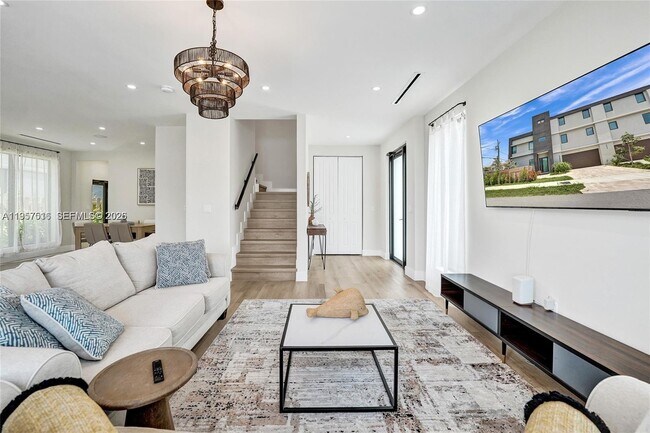 Building Photo - 1617 NE 11th St