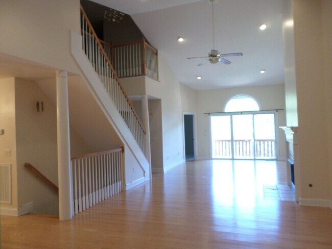 Foto del edificio - 4 bedroom 3 bath Townhouse
