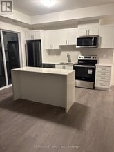 Building Photo - 705 Davis Dr