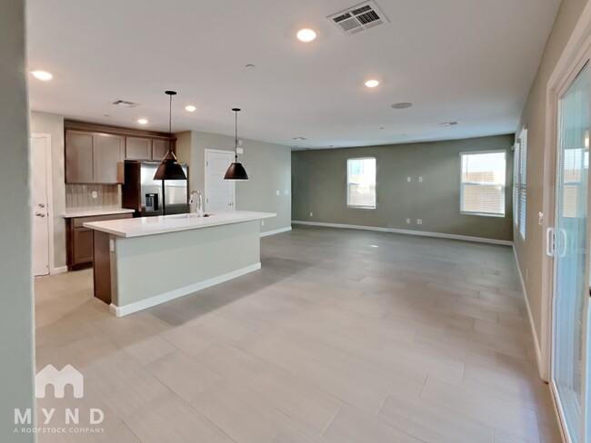 Building Photo - 310 Silva Pl