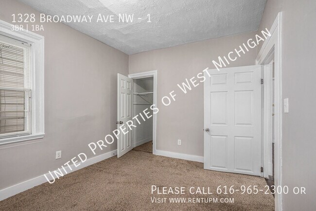 Building Photo - Available Now | 3 Bedroom 1 Bath Aparment ...
