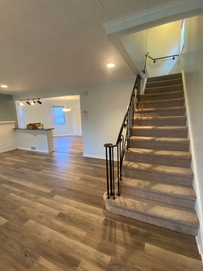 Photo - 4 Bedroom/ 2 Bathroom House in Dormont Available 7/1/2026