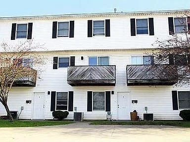 Building Photo - 465 Wilson Ave