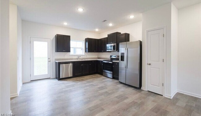 Foto del edificio - 664 Crossings Ln