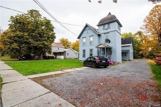 Building Photo - 616 Bronson St Building Photo - 616 Bronson St