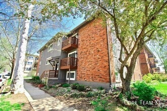 Building Photo - 703 E 40th St