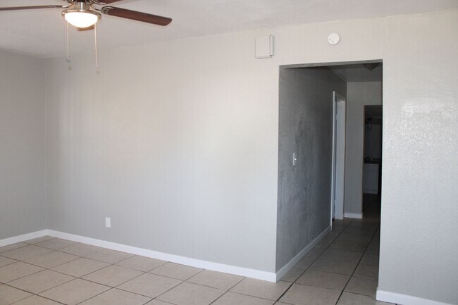 Foto del edificio - 3 or 4 bedrooms! Your Choice!