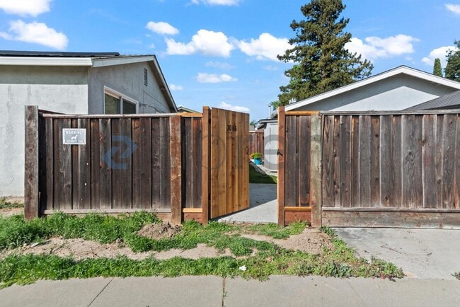 Building Photo - 3066 Nightingale Pl