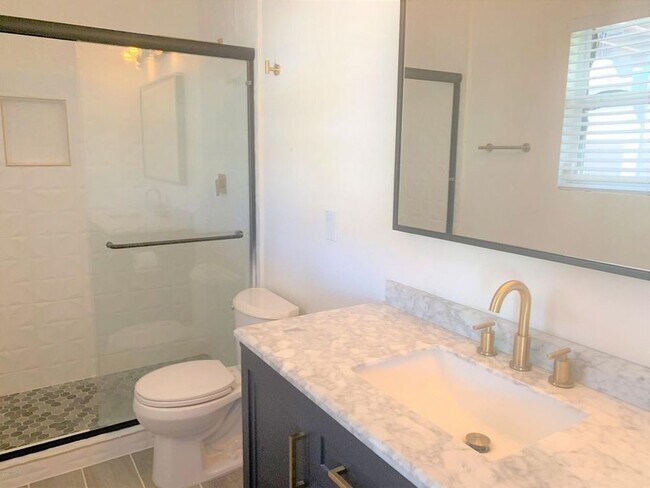 Building Photo - 3552 N Riverhaven Dr