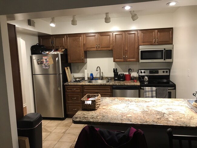 Building Photo - 144 Oneida St