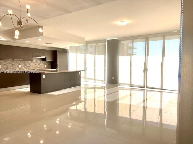 Foto del edificio - 7751 NW 107th Ave