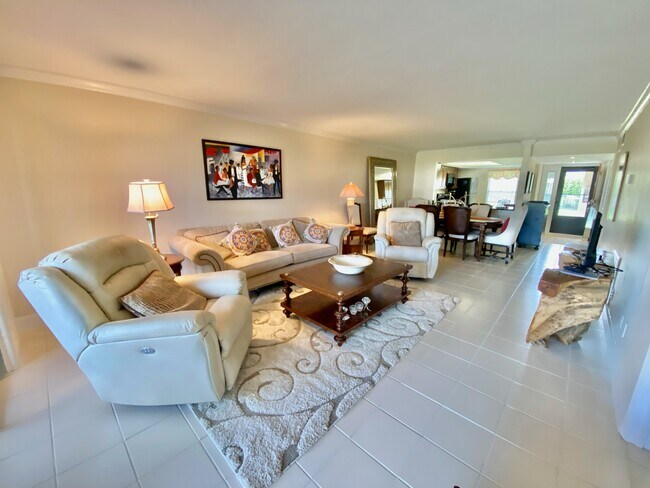Foto del edificio - 145 Cypress Way E