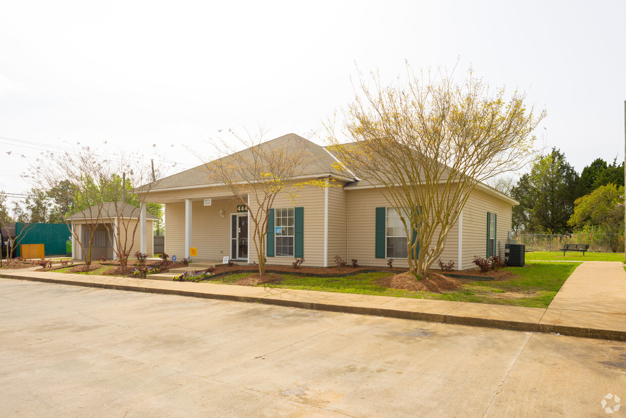 Building Photo - Virginia Downs Apartments