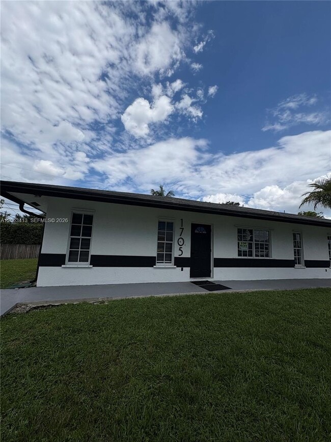 Building Photo - 1705 SW 100th Ave