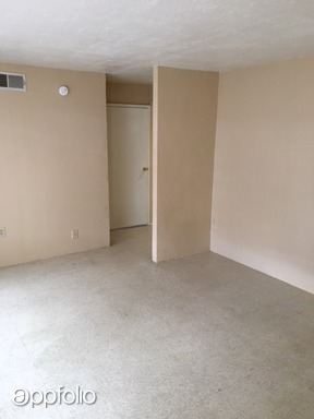 Building Photo - 406 Lovers Ln