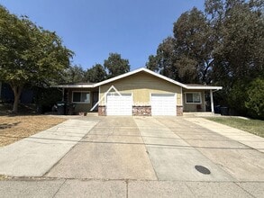 Building Photo - 5368 Elsinore Way