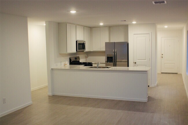 Foto del edificio - 1646 Gardenia Grv Ln