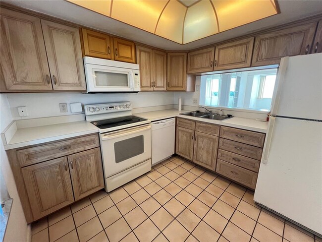 Building Photo - 2616 Cove Cay Dr