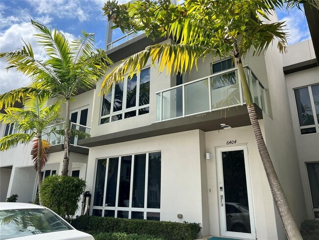 Building Photo - 6404 NW 105th Pl