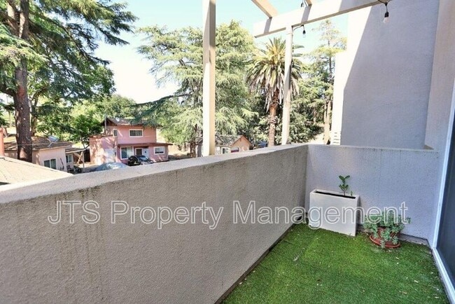 Building Photo - 396 Midstream Ln