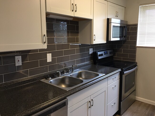 Building Photo - 8539 Titchfield Ct