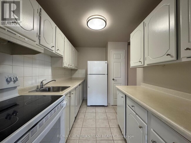 Photo du bâtiment - 610 Lake St