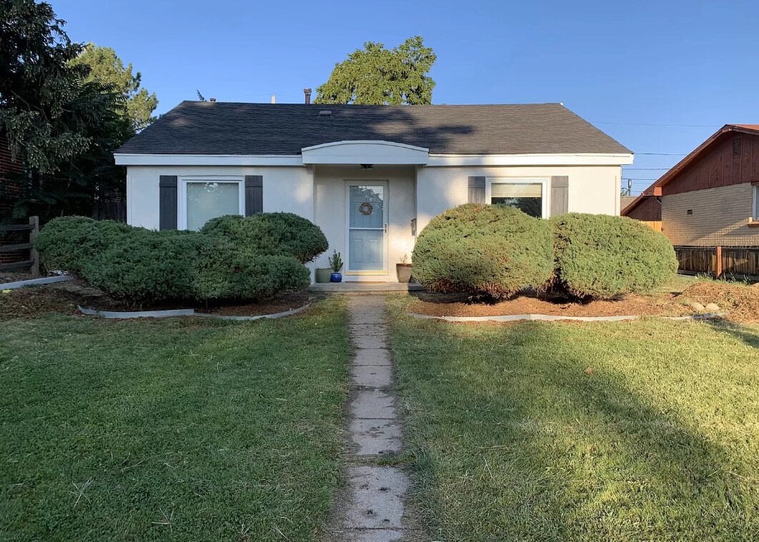 Foto principal - 3021 Dexter St