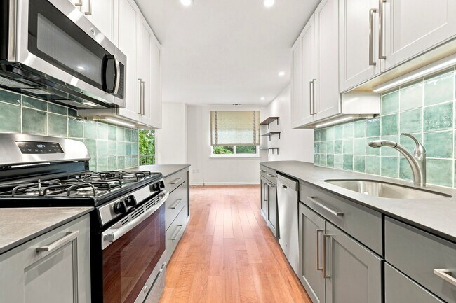 Foto del edificio - 1640 Oakwood Dr