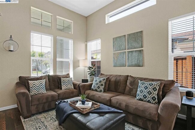 Family Room 2 - 30 Matisse Ct