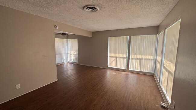 Foto del edificio - 41672 Marine Dr