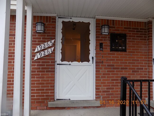 Building Photo - 2 br, 1 bath Condo - 19265 Rockcastle St