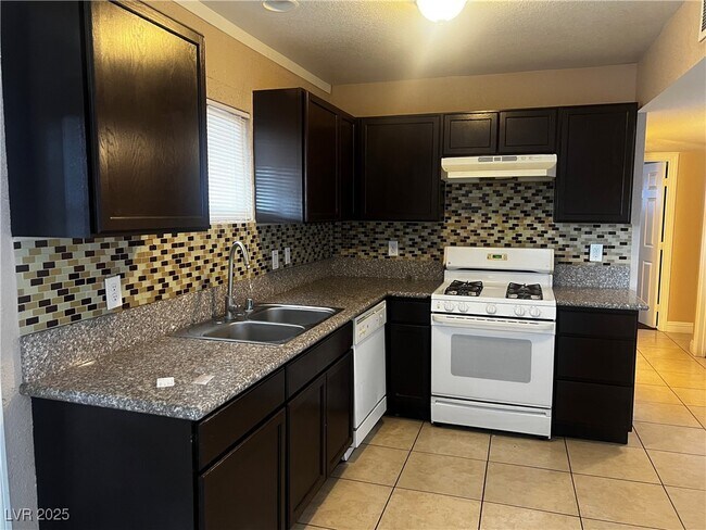 Foto del edificio - 1128 Greenway Dr