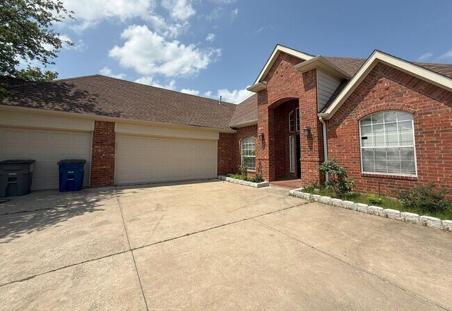 Foto del edificio - 6616 Crestwood Ct