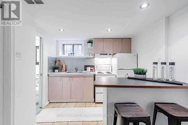Building Photo - 179 Clonmore Dr