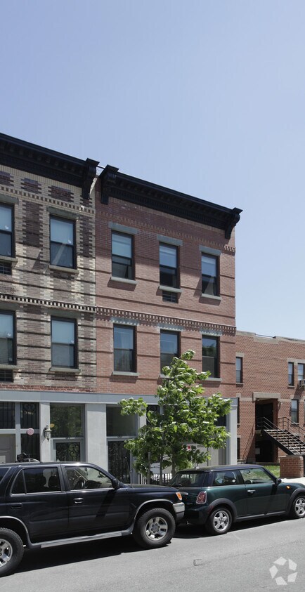 Primary Photo - 39 Carroll St